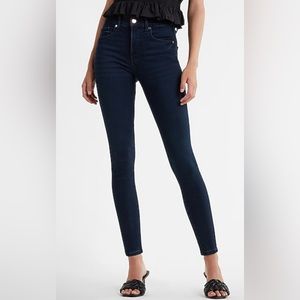 Express midrise super soft legging skinny jeans. Excellent condition.